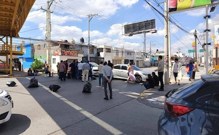 Taxistas protestan frente a la SCT; acusan caída de 70 por ciento en su trabajo por falta de regulación de plataformas