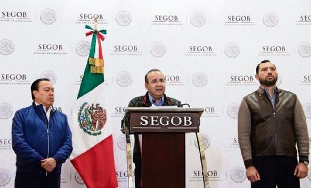 El titular de Gobernación, Alfonso Navarrete Prida (centro), ofreció un mensaje en el que garantizó el diálogo a los contendientes electorales, además aseguró que el gobierno no será parte del proceso electoral (XADÍN XOLALPA. EL UNIVERSAL)