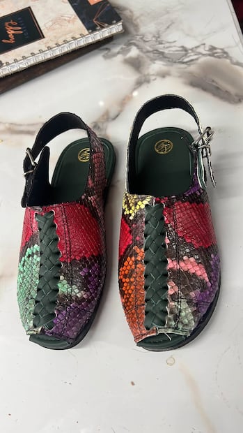 Huaraches de Rioverde diseñados para Katy Perry. Foto: FB@Elissa Garcia