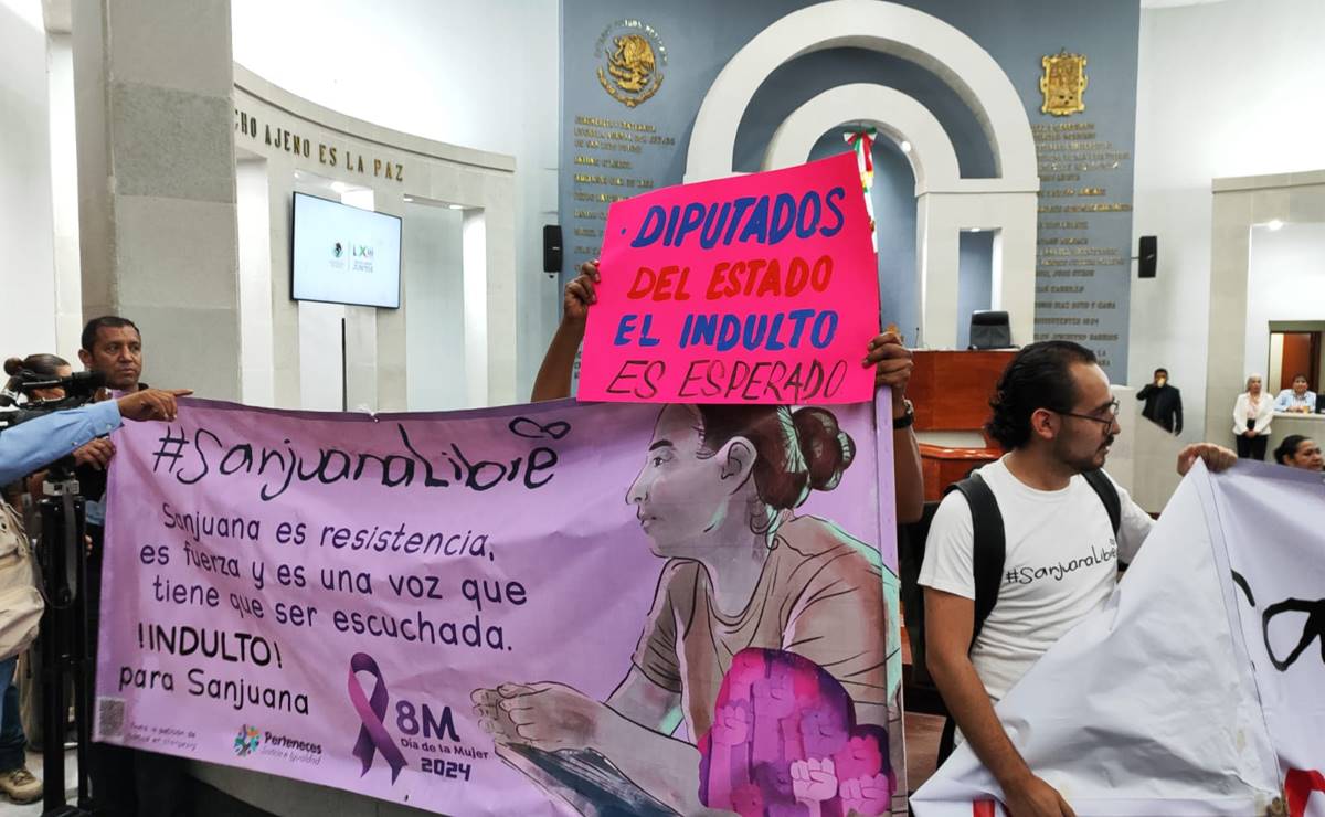Activistas irrumpen sesión en Congreso de SLP para exigir libertad para Sanjuana