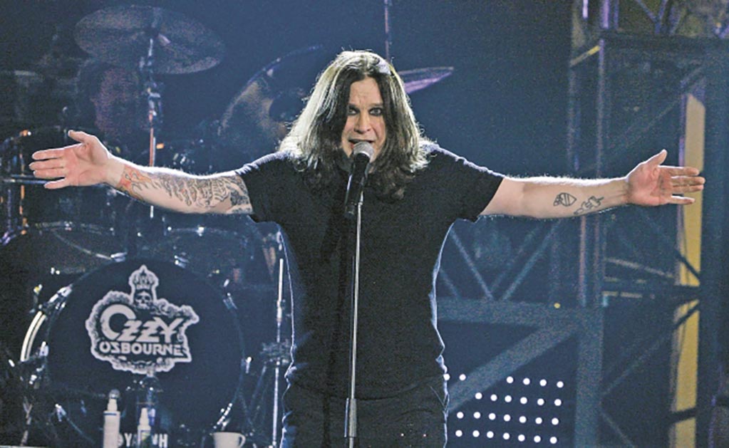 El cantante Ozzy Osbourne es hospitalizado de emergencia