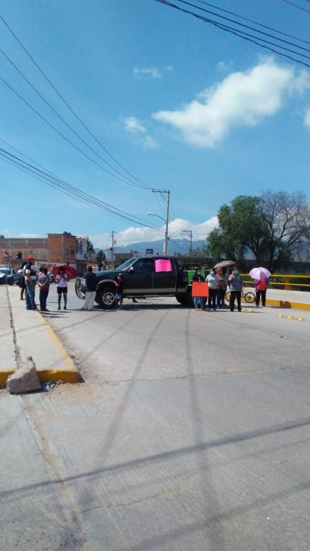 Vecinos de Ciudad 2000 protestan por fuga de aguas negras