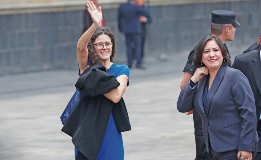 Luisa María Alcalde, propuesta por AMLO como secretaria del Trabajo, e Irma Eréndira Sandoval, quien va a la SFP, a su llegada a Palacio Nacional (YADÍN XOLALPA. EL UNIVERSAL)