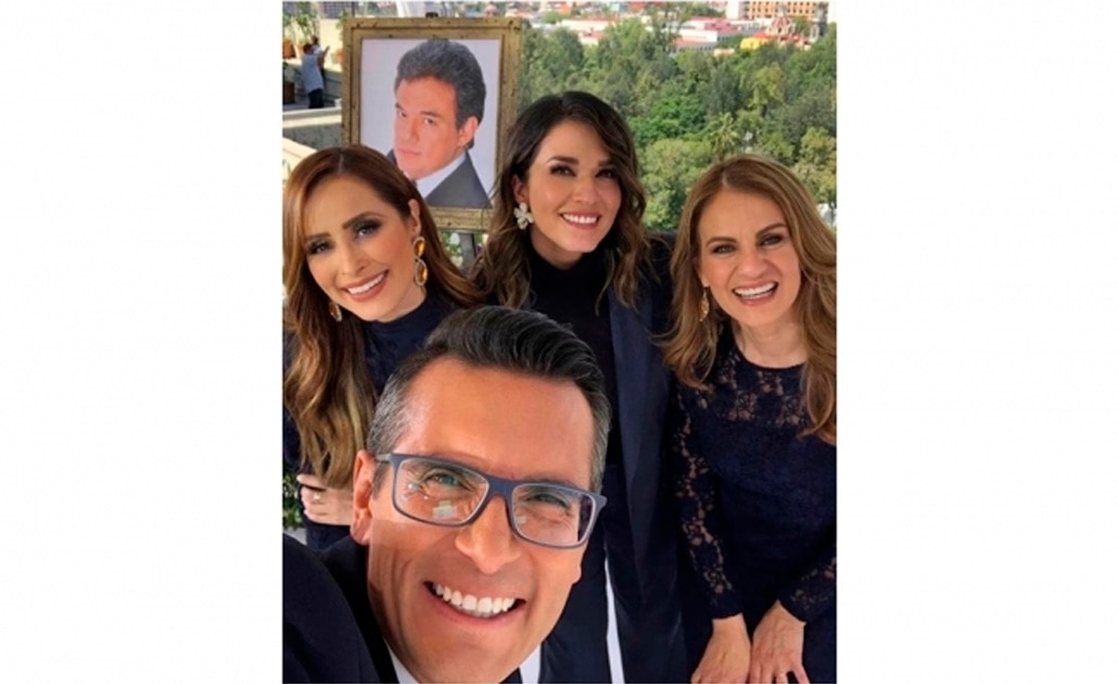 Conductores de "Venga la Alegría" indignan con foto durante Homenaje a José José