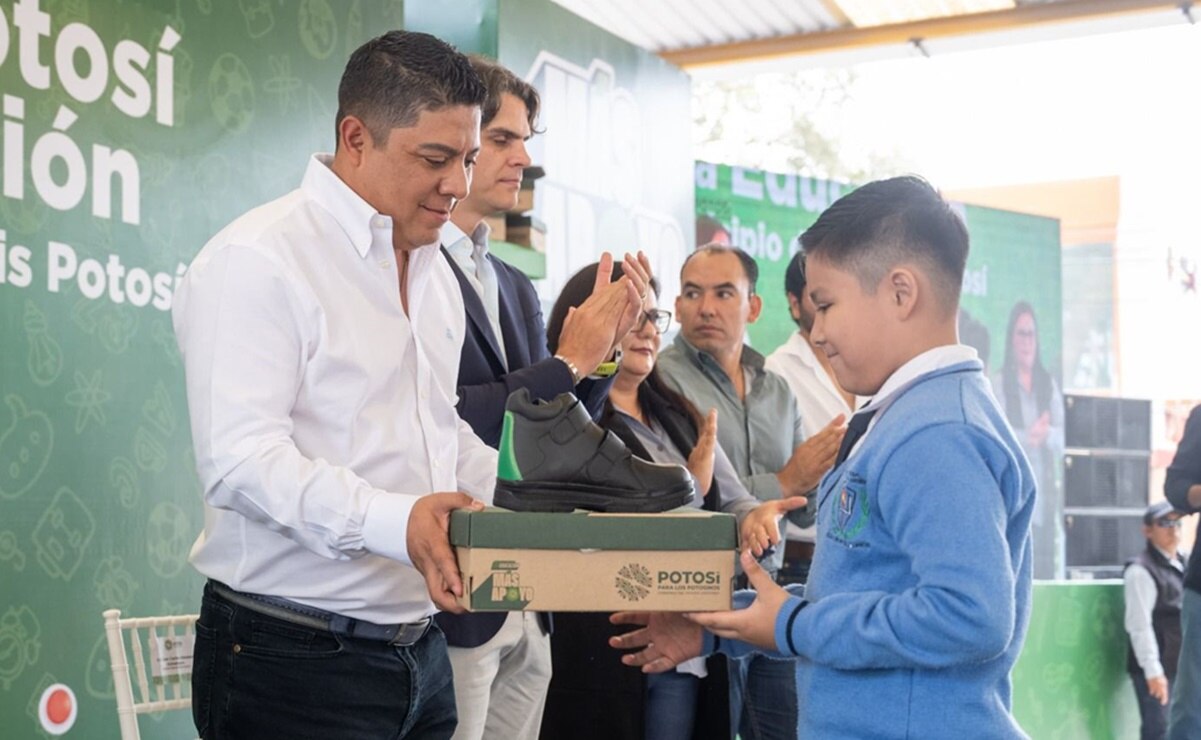 Entrega Gobierno de SLP apoyos escolares en la capital y Villa de Pozos 