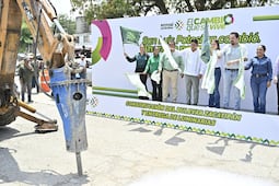 Inicia Ricardo Gallardo modernización de bulevar en Tamazunchale; entrega apoyos a 12 mil estudiantes