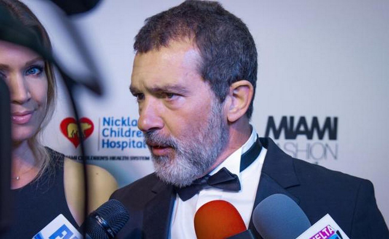 Antonio Banderas: Un comentario en Twitter se puede cargar 40 años de carrera
