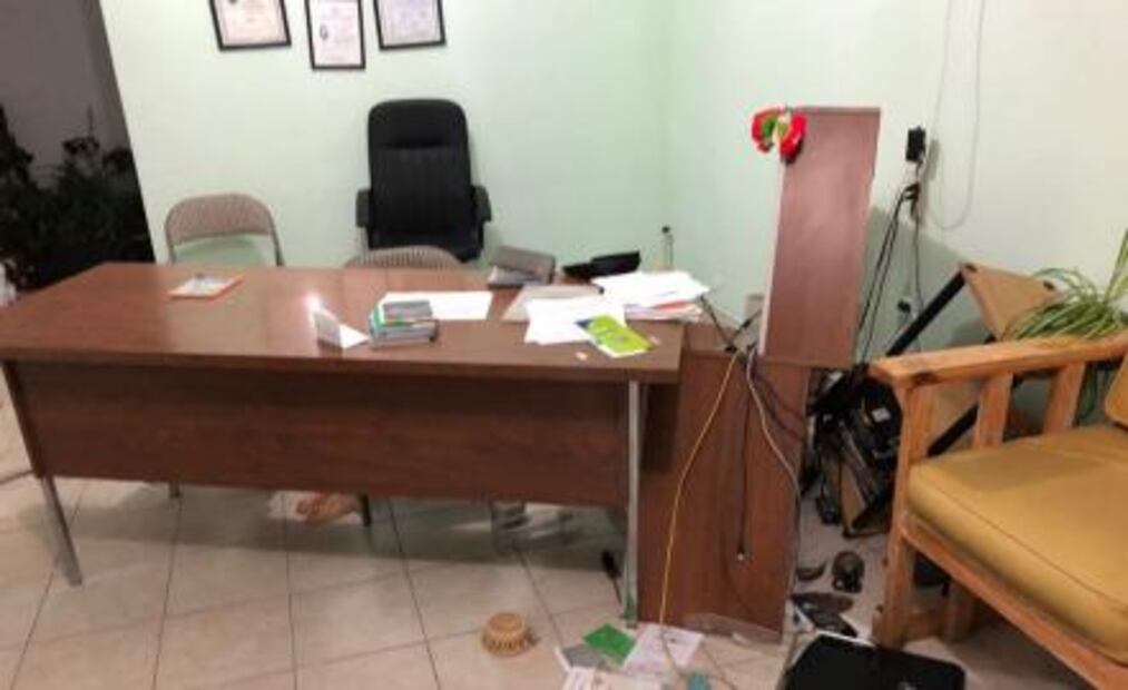 Robo con violencia en consultorio, encierran al personal 