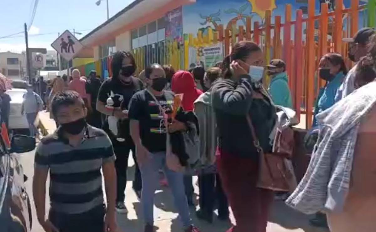 ¡Se quedan sin vacunas! Quejas y largas filas, así el primer día de vacunación para menores de 12 a 17 años en SLP