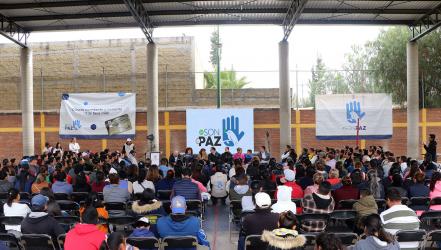 En son de paz entrega mil 100 apoyos sociales en preparatoria “Saucito”