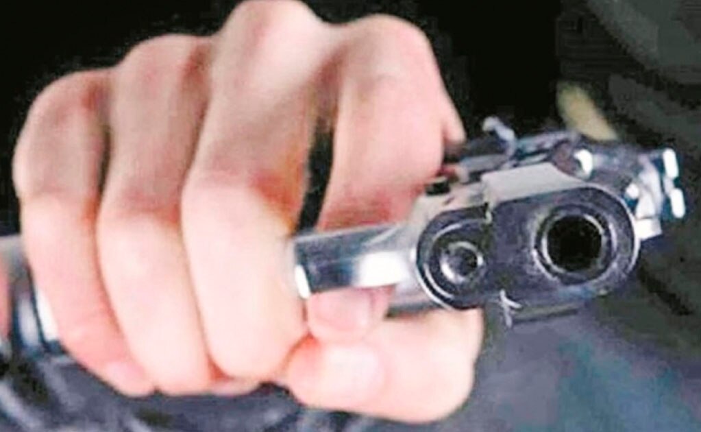 Joven amagó a profesor por “reprobar” a su hermana