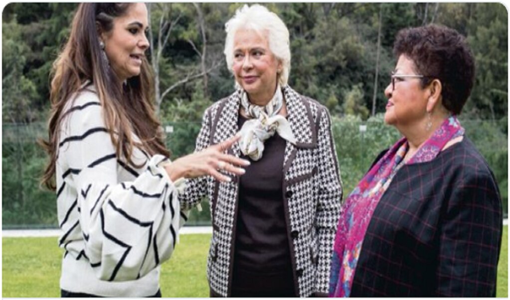 La señora Perla Díaz de Ealy; Olga Sánchez Cordero, próxima secretaria de Gobernación, y Ernestina Godoy, futura procuradora General de Justicia de la Ciudad de México (GERMÁN ESPINOSA. EL UNIVERSAL )