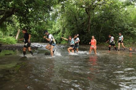 ¡Agotada, pero victoriosa! Triunfa mujer de la tercera edad en Serial Trail Mágico en Aquismón