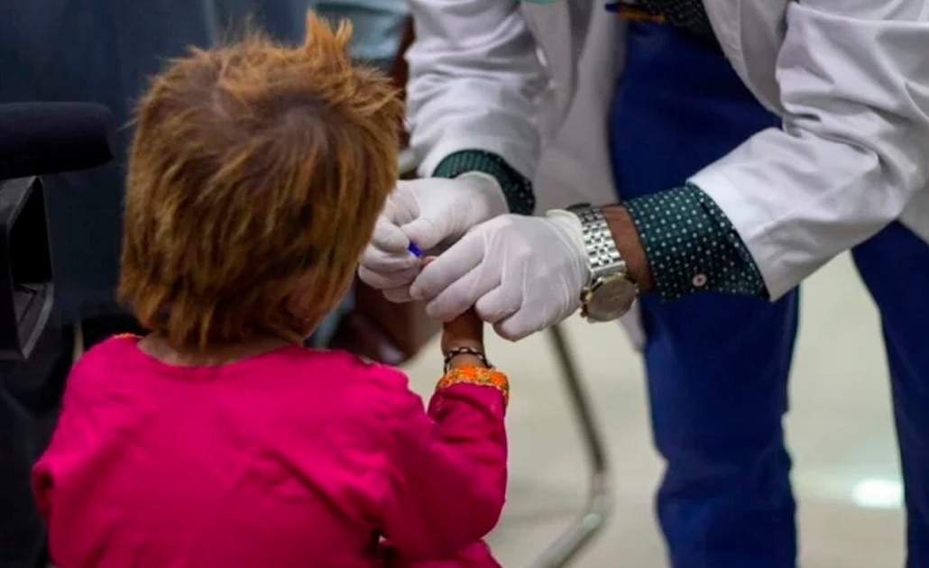 La misteriosa epidemia de VIH que infectó a cientos de niños