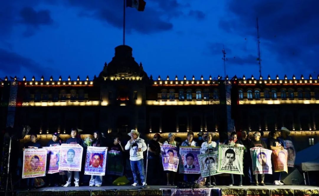 26 de septiembre del 2026, Ciudad de México. Padres, madres y cientos de estudiantes normalistas así como simpatizantes arriban al zócalo en el marco por los 12 años por la desaparición de los 43 normalistas.
Fotos: Osmar Alvarado | El Universal.