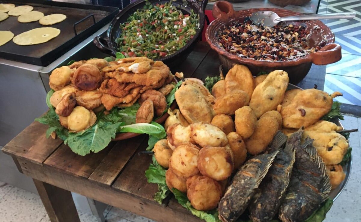 La típica tradición de las "Sietes Cazuelas" de San Luis Potosí continúa sin embargo, durante esta Semana Santa no se ha tenido la afluencia que había en años anteriores. Foto: Samuel Estrada