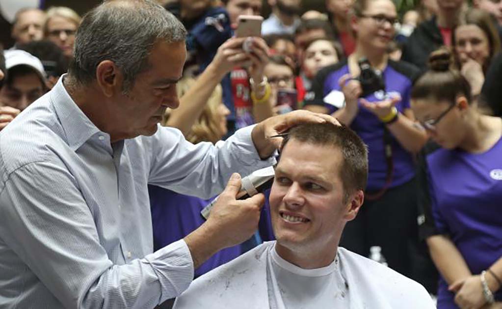 Tom Brady se rapa a favor del cáncer