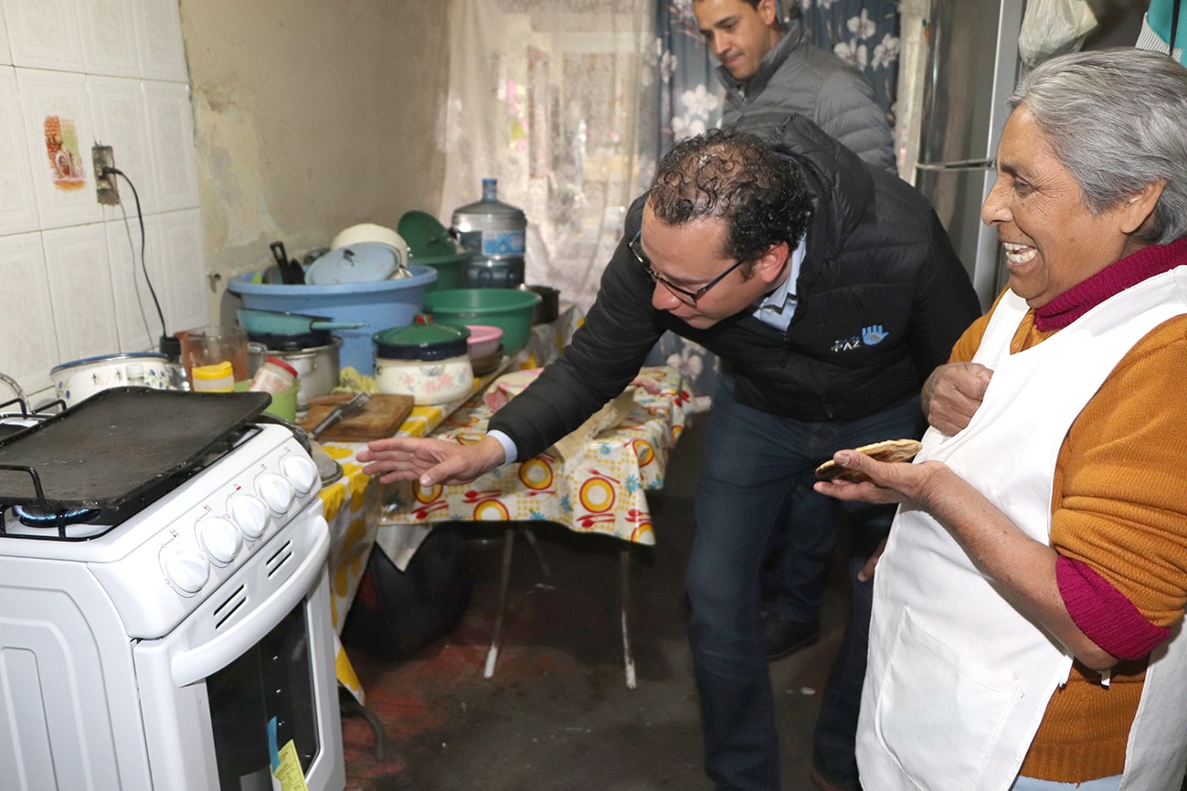 Firme entrega de apoyos del programa “hasta la cocina”