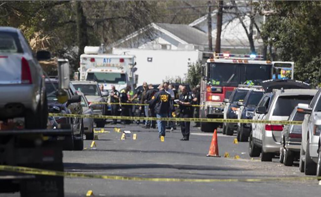 Policía investiga tres explosiones en Texas como crímenes racistas