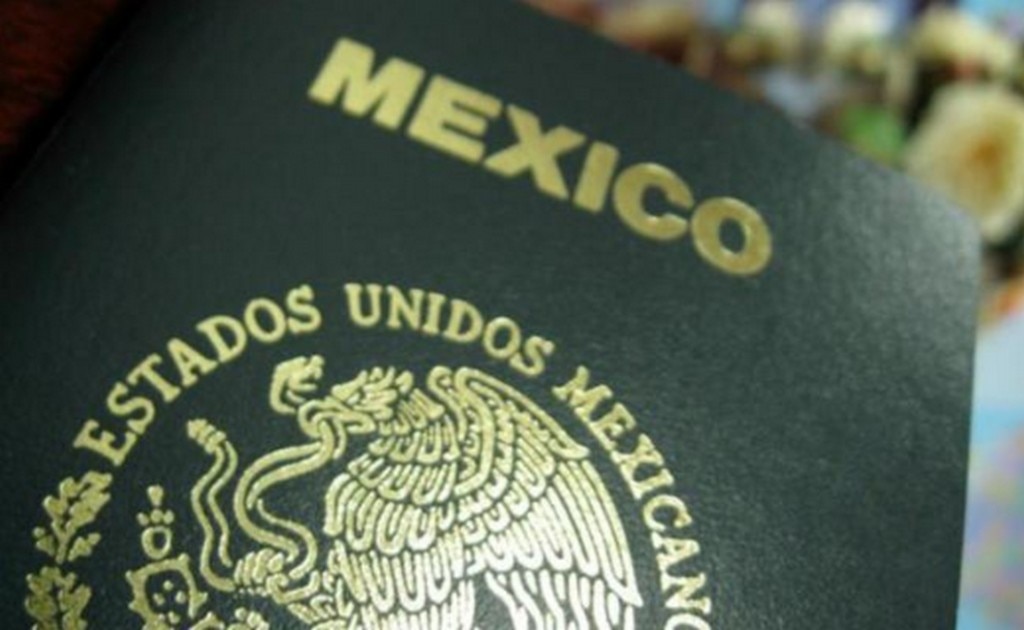 El aumento de precios para tramitar el pasaporte mexicano aumentó de 30 a 120 pesos (Crédito: Especial)