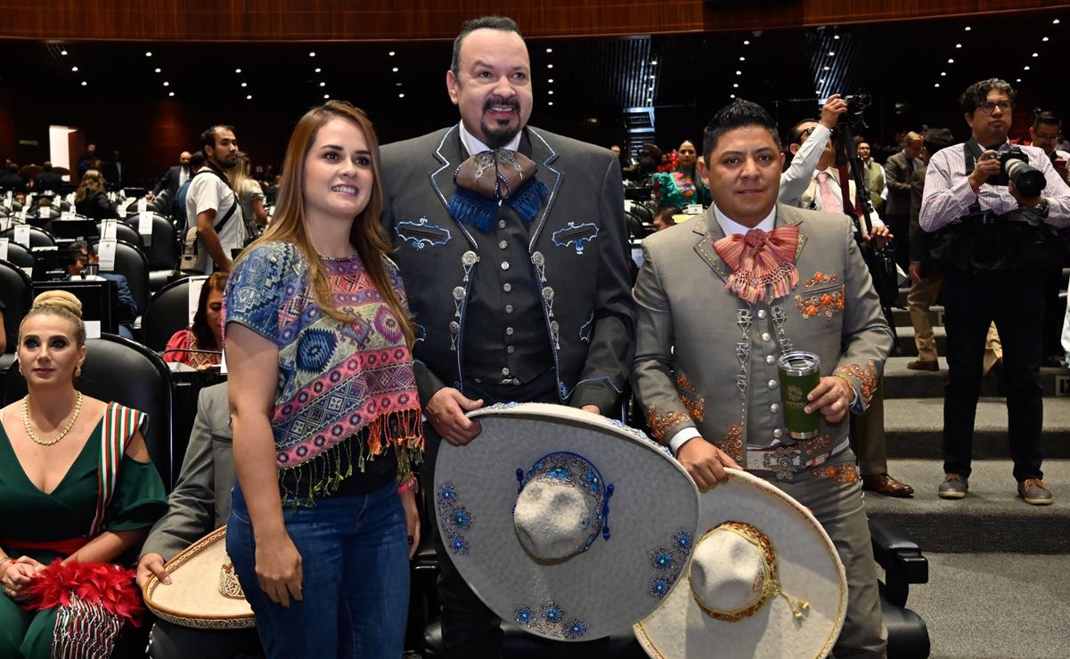 Con famosos y portando su traje, Gallardo participa en conmemoración del Día del Charro en San Lázaro