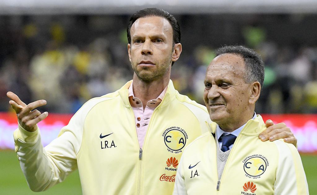 Zague enfureció por broma de analista de Televisa