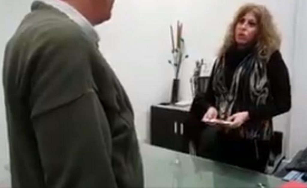 Buscan al dueño de 5 mil dólares olvidados en un restaurante