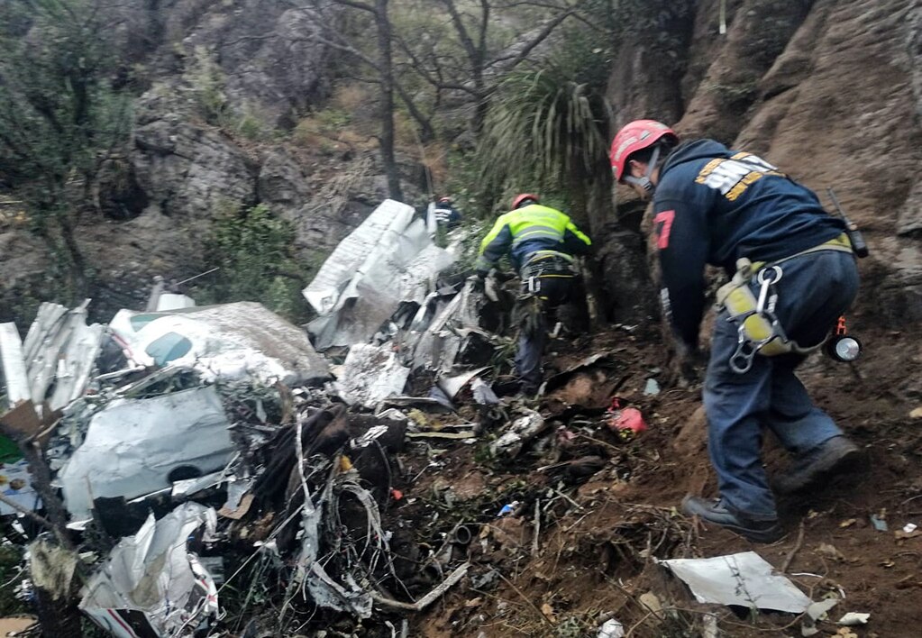 Recuperan cuerpos de víctimas en desplome de avioneta en Rioverde