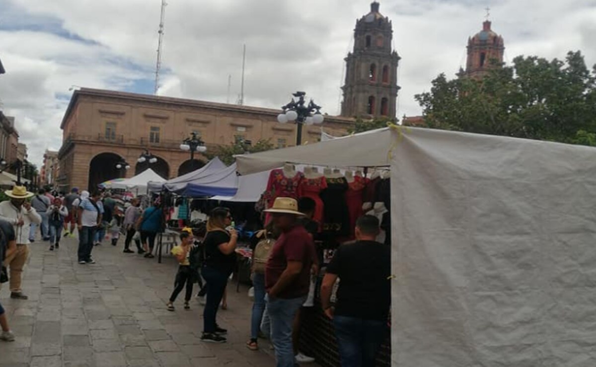 Exige Nuestro Centro un alto a ambulantaje que invade la Plaza de Armas de SLP