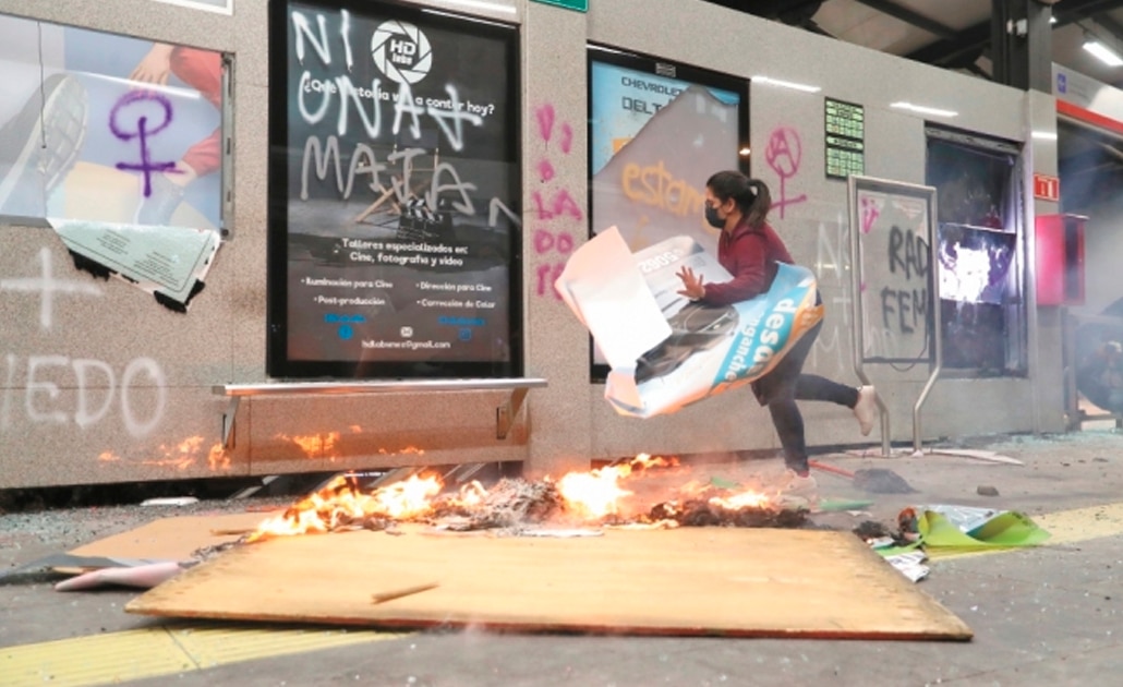 (Galería) Marcha contra violencia de género acaba en vandalismo