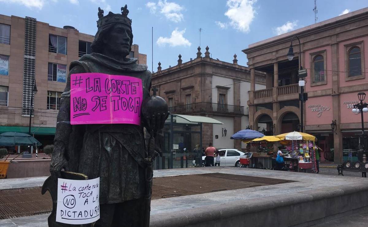 Marchan en San Luis en defensa de la SCJN y su presidenta Norma Lucía Piña