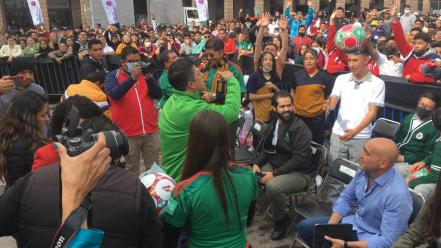 Crónica. En el "fan fest” potosino, aficionados se quedaron con ganas del gol de México, pero no de la carnita asada