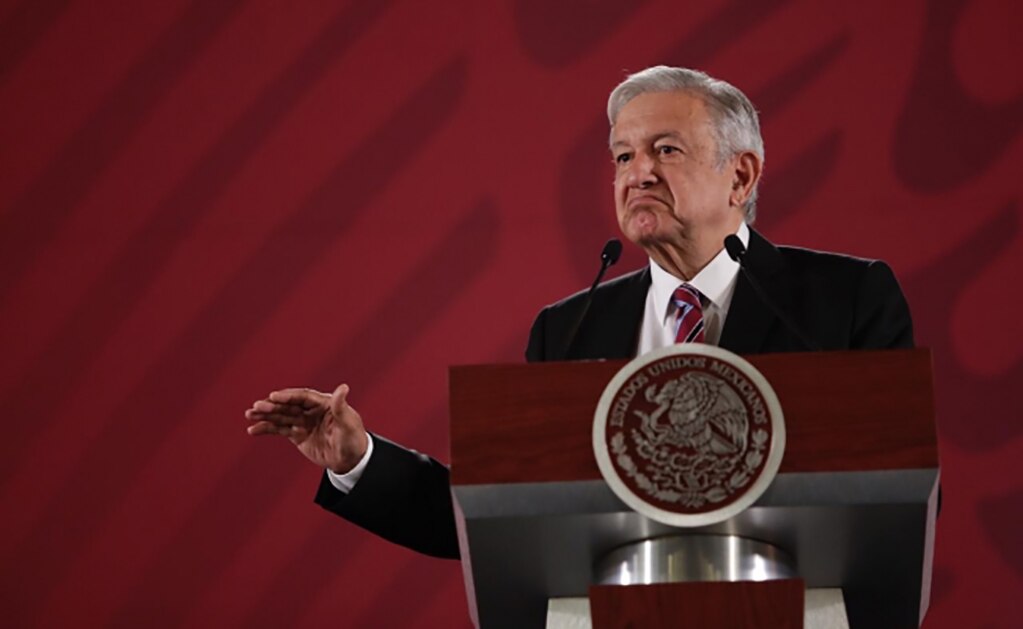 Califica AMLO a Calderón de “conservador” por criticar apoyo a jóvenes