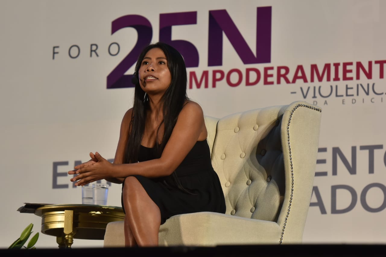 Yalitza Aparicio ofrece conferencia sobre empoderamiento a mujeres