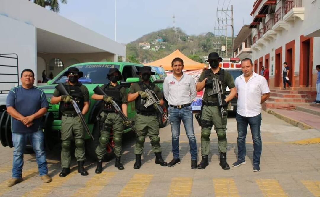 “Parece que van a combatir turistas”, critican en redes apariencia de policía turística de Axtla de Terrazas. Foto: Especial