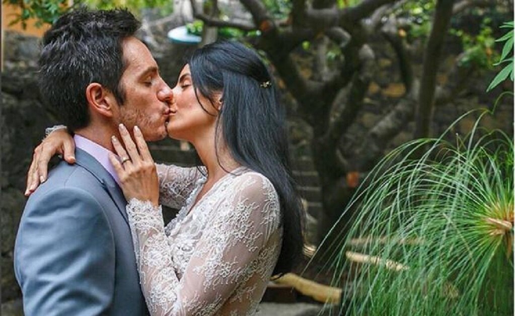 Aislinn Derbez y Mauricio Ochmann celebran su amor. Foto: Instagram