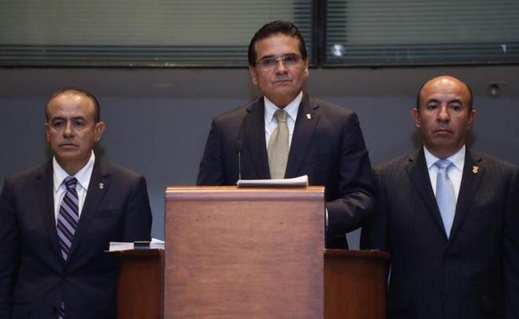  Gobierno de Michoacán entrega la educación estatal a la Federación