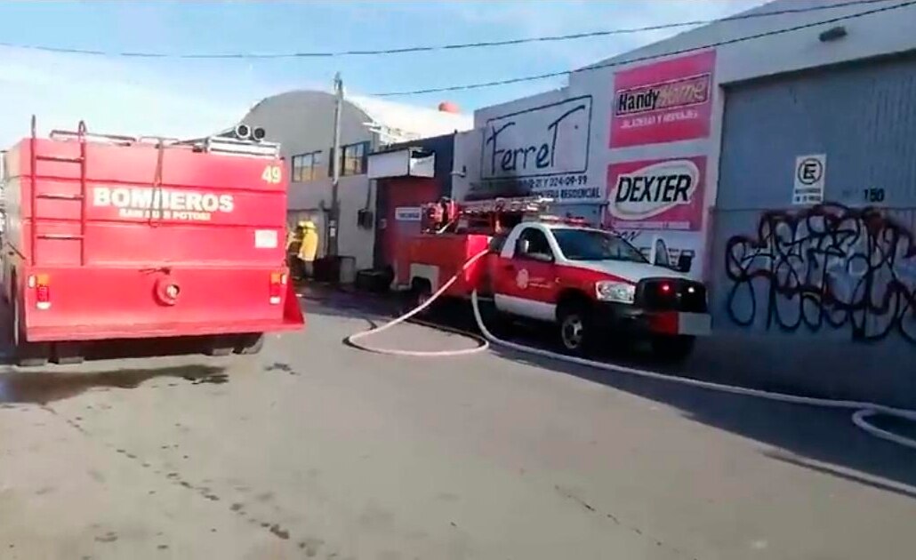 Se incendia local de la Industrial Aviación
