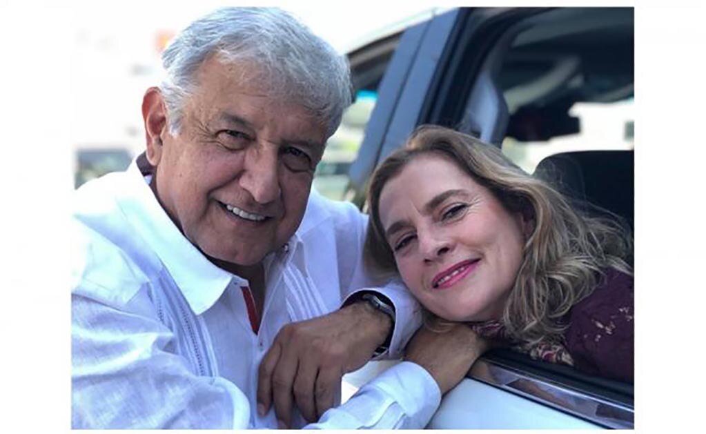 Andrés Manuel López Obrador con su esposa. Foto: Tomada de Twitter