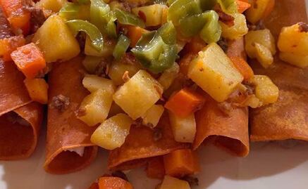 Tacos rojos, el sabor que identifica a San Luis Potosí desde hace generaciones
