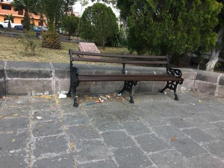 Jardín del Barrio de Santiago en total abandono; vecinos piden ayuda a las autoridades