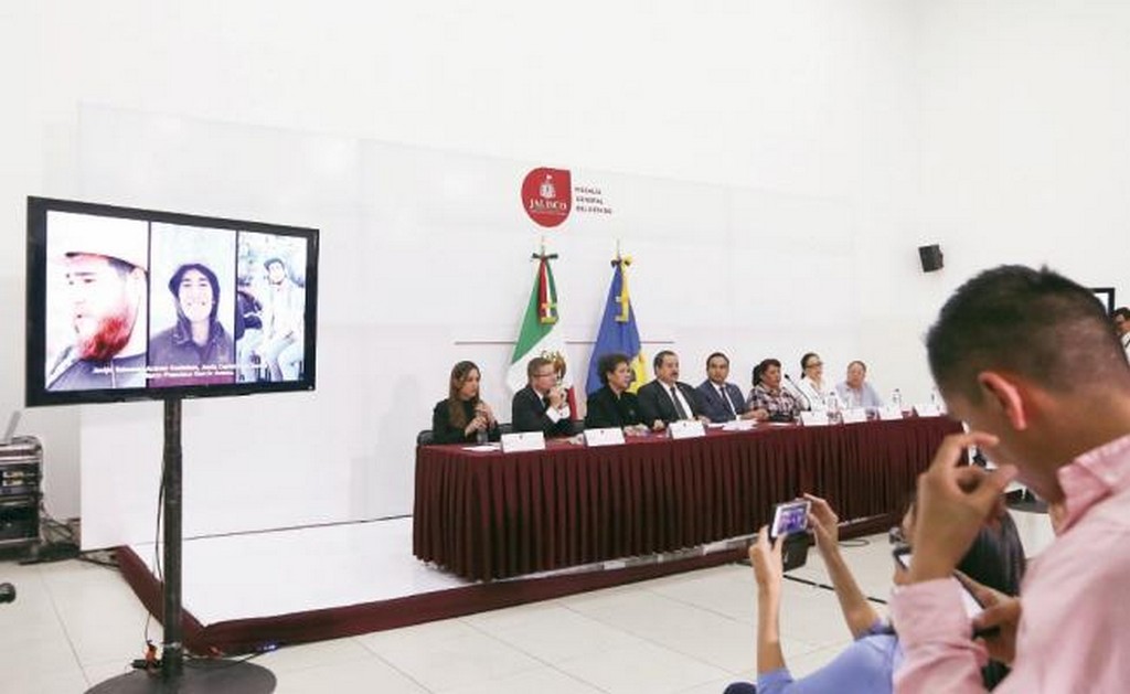 La Fiscalía de Jalisco informó que los detenidos Omar “N” y Gerardo “N”, vinculados a proceso desde el pasado 22 de abril, declararon ser integrantes del CJNG (FOTO: JORGE ALBERTO MENDOZA. EL UNIVERSAL)