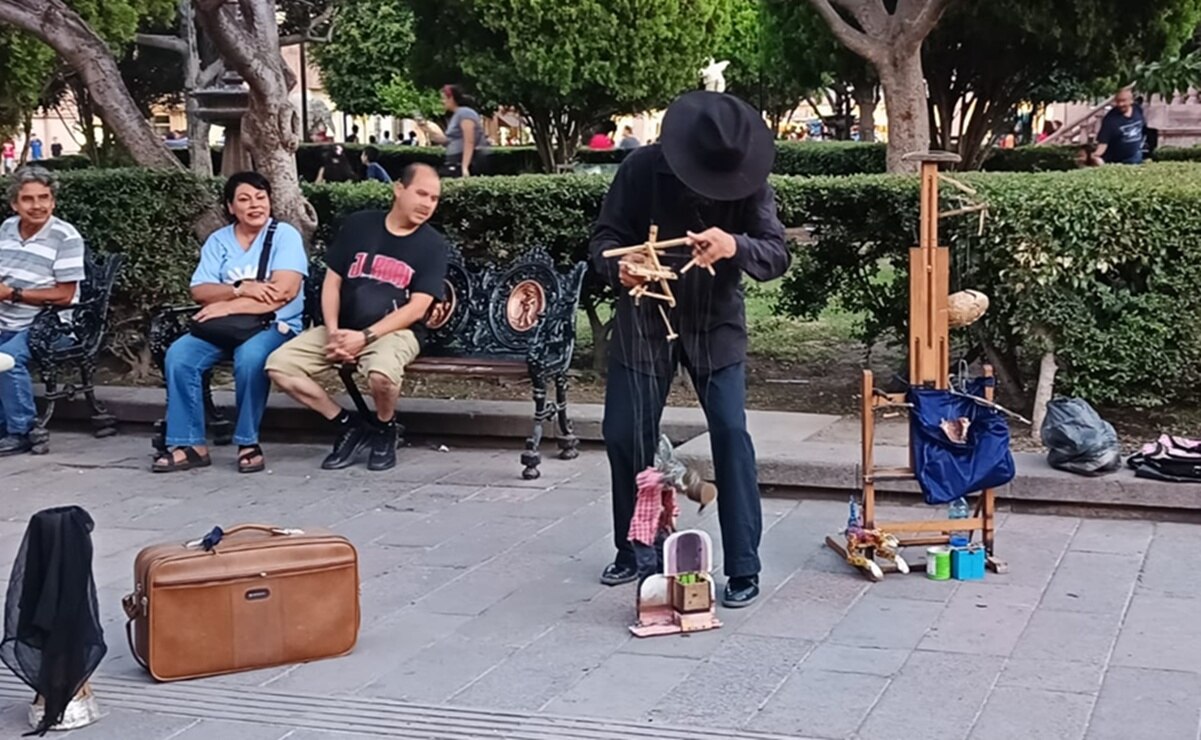 Artistas urbanos en el Centro Histórico de SLP. Fotos: Jazmín Ramírez