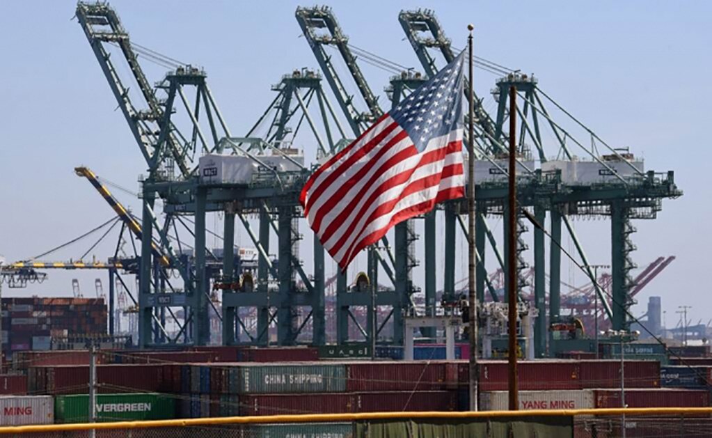 Aplaza EU nuevos aranceles para algunos productos chinos, como laptops y teléfonos móviles