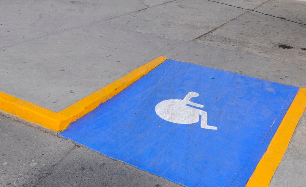Emiten hasta 30 multas diarias por estacionarse en lugares para discapacitados
