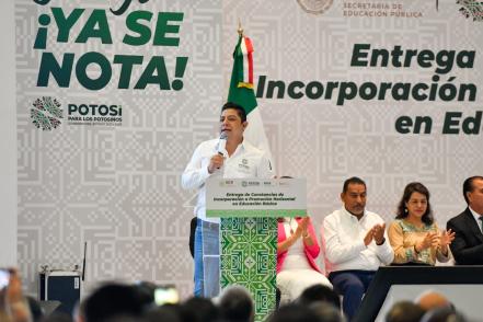 Gallardo y SEP entregan incentivos a docentes; reconocen respaldo del magisterio potosino a la educación