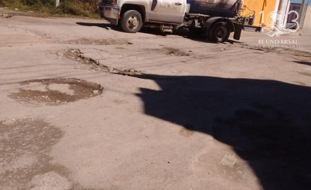 Avenida Mexquitic se convirtió en zona de baches, denuncian vecinos