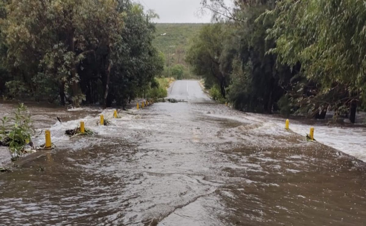 Rescatan a motociclista en Camino a la Presa, SLP