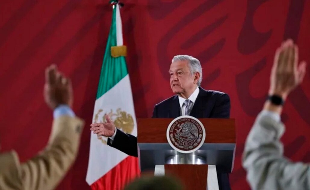 Estela de Luz, un “monumento a la corrupción”, dice AMLO