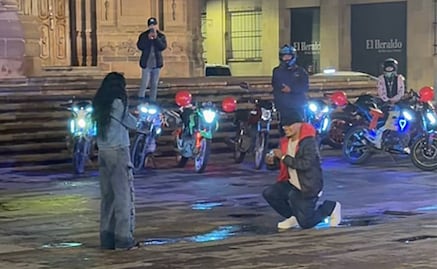 Con una fila de motociclistas, joven sorprende a su pareja con peculiar pedida de mano en SLP